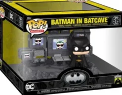 Batman dans la Batcave