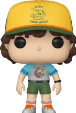 Dustin au camp avec t-shirt gris