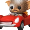 Gizmo dans Voiture Rouge