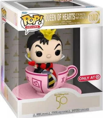 La Reine de Cœur à l'attraction mad tea party