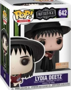 Lydia Deetz avec Livre