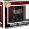 Selina Kyle sur la moto