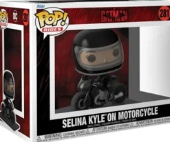 Selina Kyle sur la moto
