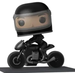 Selina Kyle sur la moto
